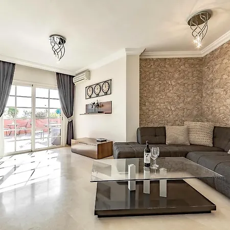 In Area Del Duque With Spacious Terrace Apartament