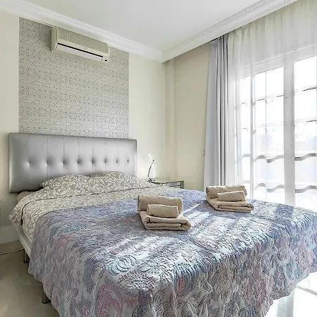 In Area Del Duque With Spacious Terrace Apartament